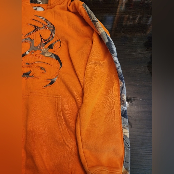 Legendary  whitetails hoodie - Picture 3 of 6